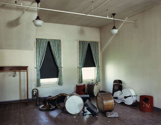 Forgotten-band-instruments-at-an-abandoned-psychiatric-institution-in-Utica